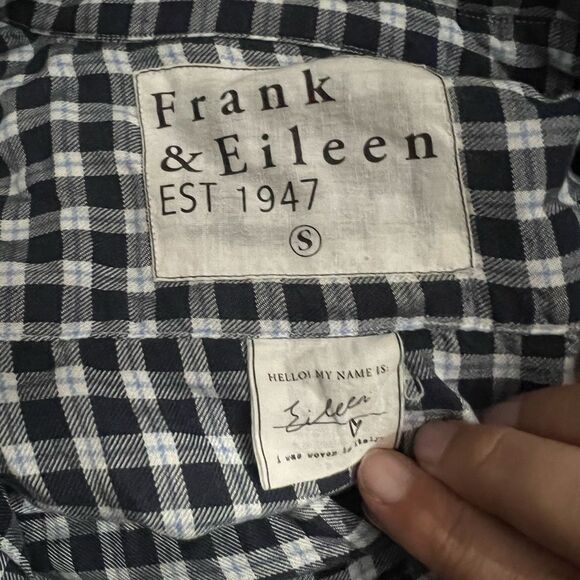 Frank & Eileen “Eileen” button down small - Picture 12 of 12